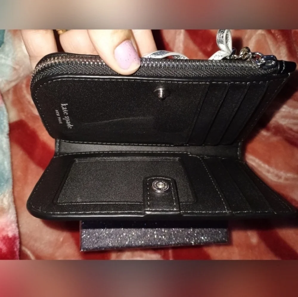 Kate Spade Novelty , billfold, wallet, Cat Black Whiskers Saffaino Leather - Picture 3 of 6